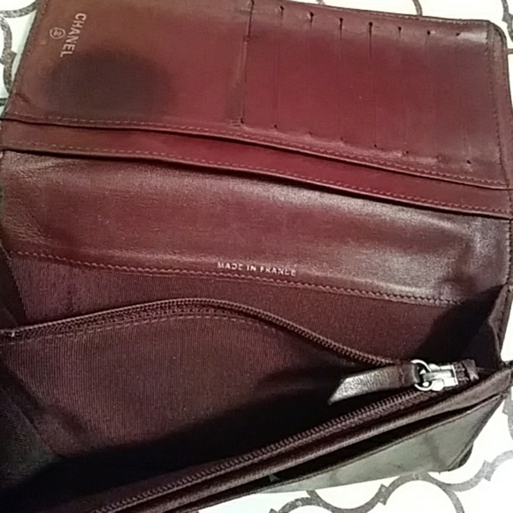 AUTHENTIC CHANEL LEATHER WALLET - Picture 6 of 7